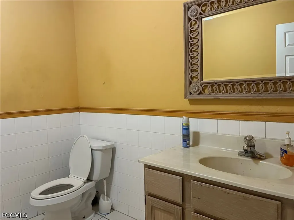 954 Country Club Boulevard Cape Coral FL 33990
