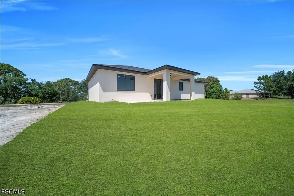 2707 29th Street SW Lehigh Acres FL 33976