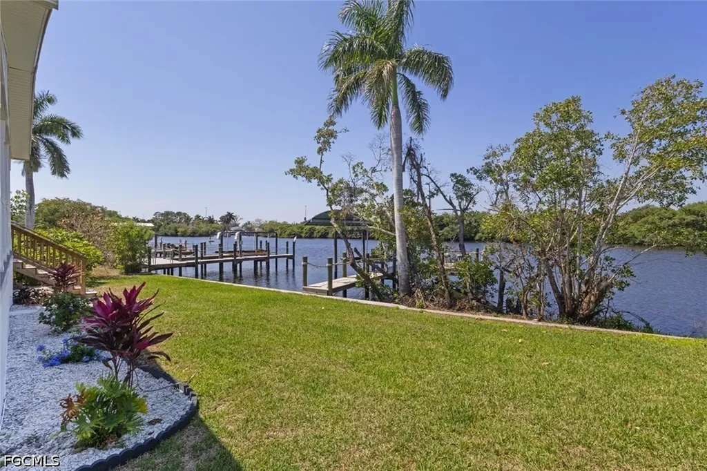 209 Sun Circle Fort Myers FL 33905