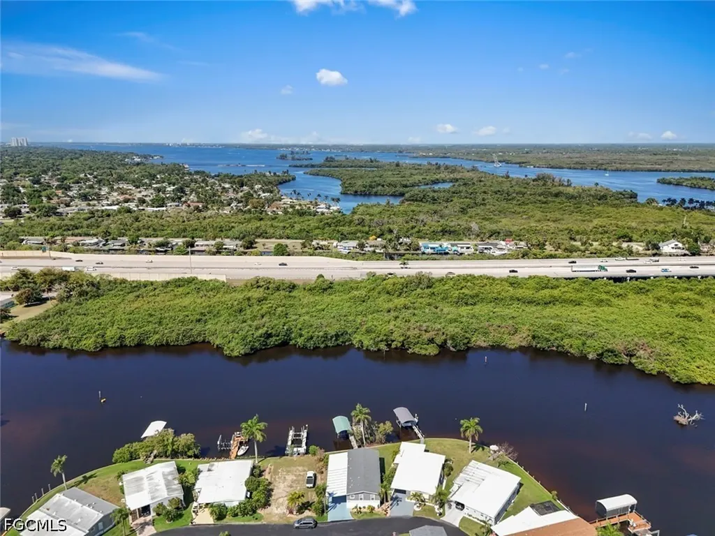 209 Sun Circle Fort Myers FL 33905
