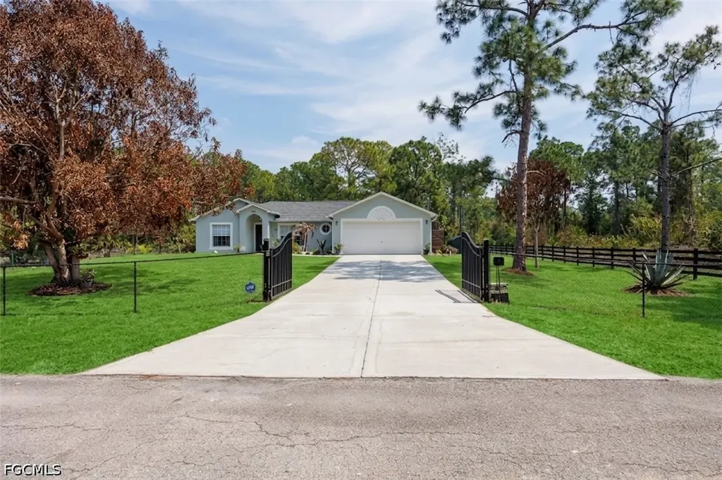 2118 Moore Avenue Alva FL 33920