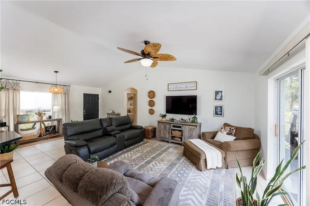 2118 Moore Avenue Alva FL 33920