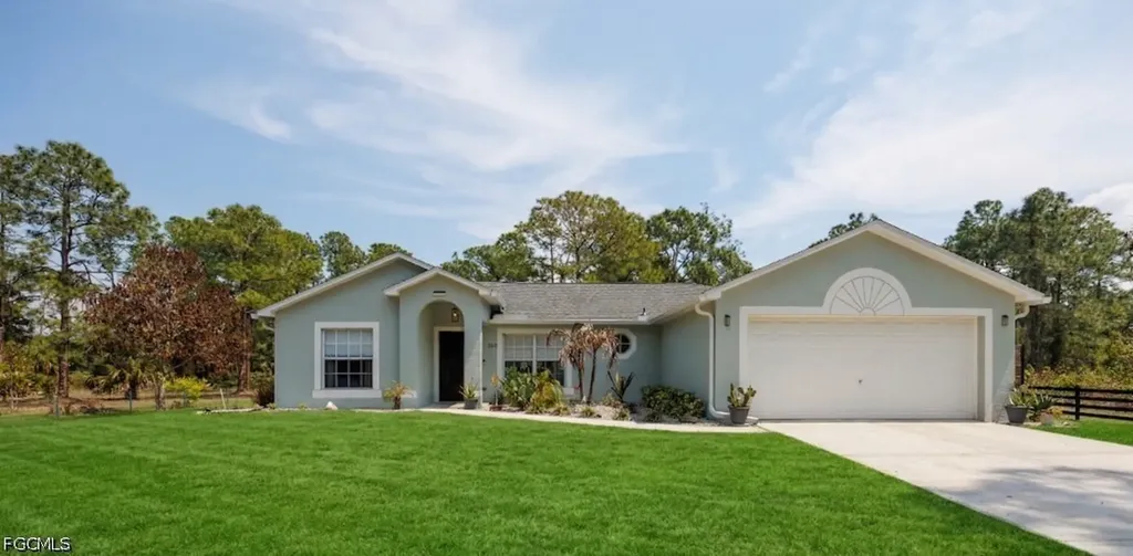 2118 Moore Avenue Alva FL 33920