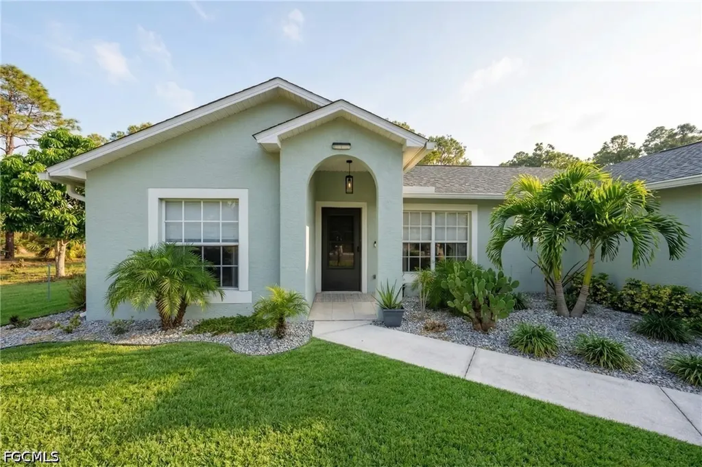 2118 Moore Avenue Alva FL 33920