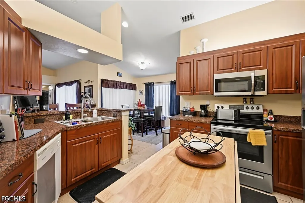 309 SE 18th Street Cape Coral FL 33990