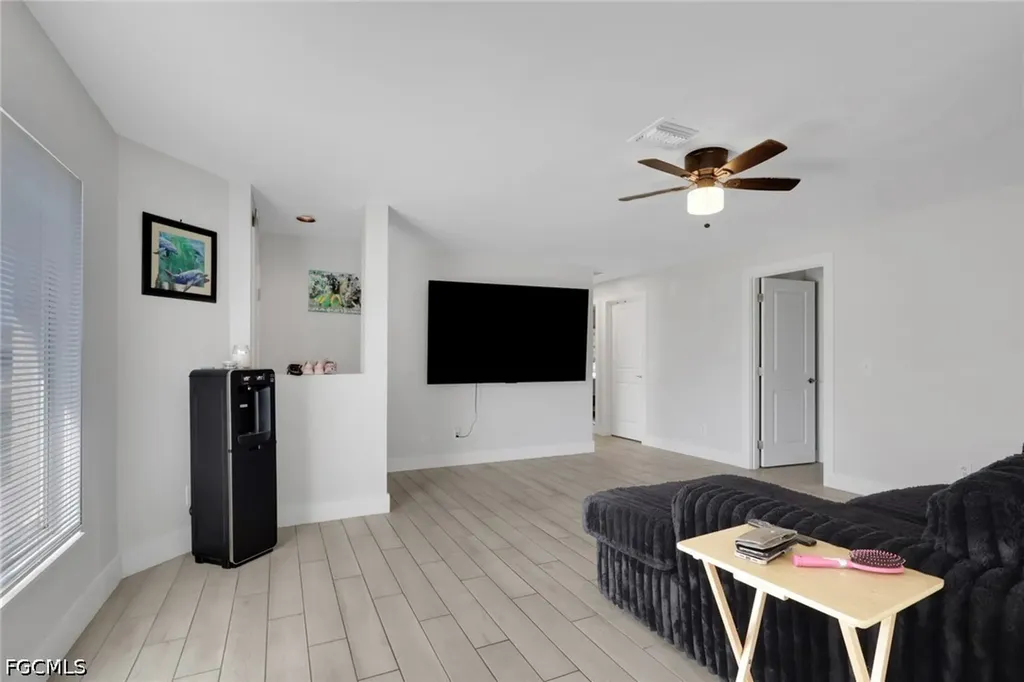 617/619 SE 12th Court Cape Coral FL 33990