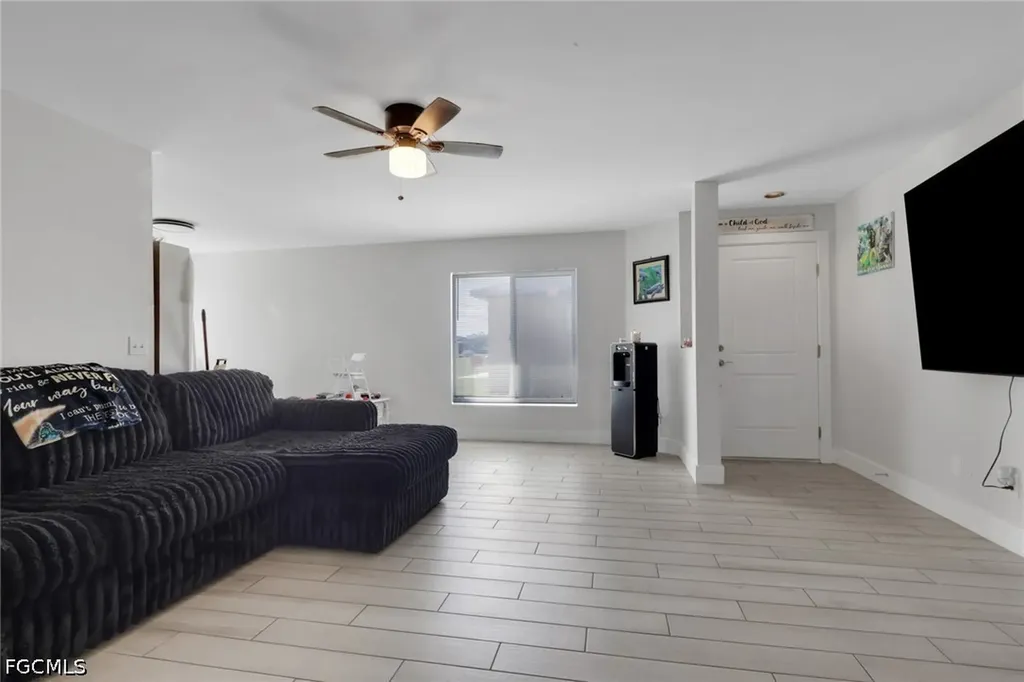 617/619 SE 12th Court Cape Coral FL 33990