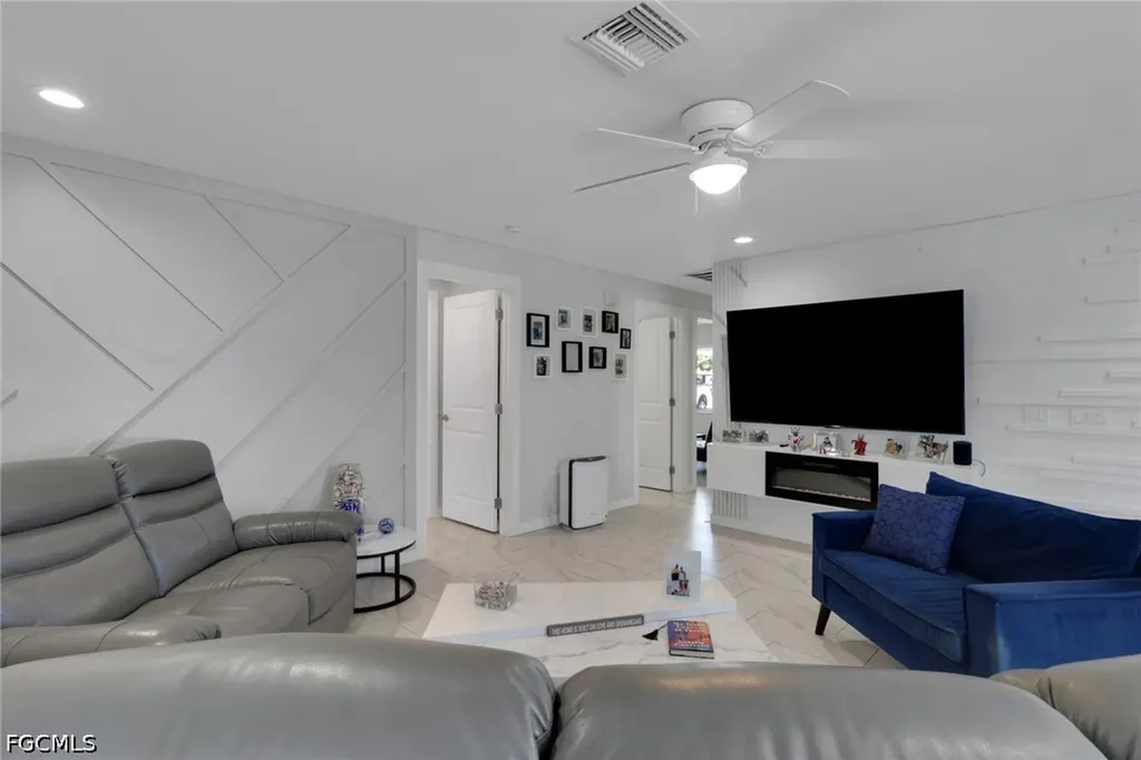 617/619 SE 12th Court Cape Coral FL 33990