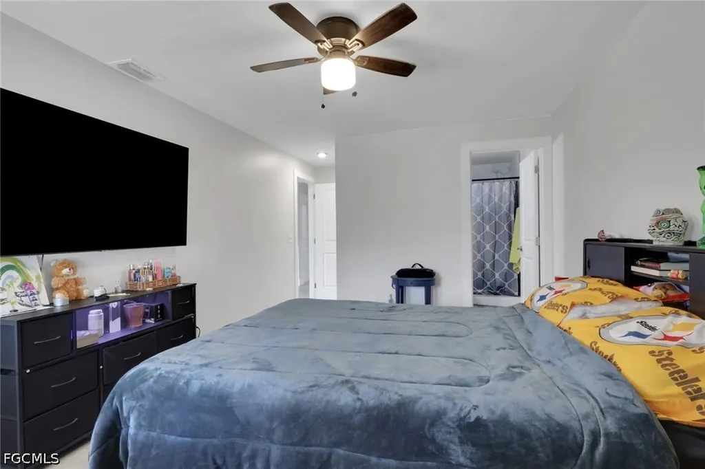 617/619 SE 12th Court Cape Coral FL 33990