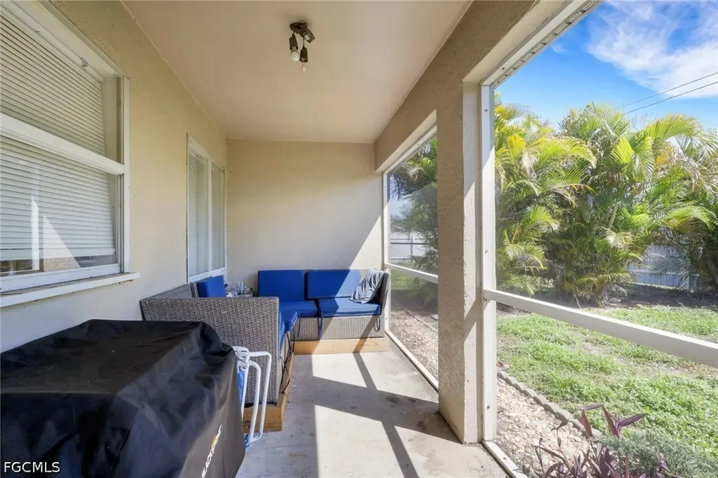 617/619 SE 12th Court Cape Coral FL 33990