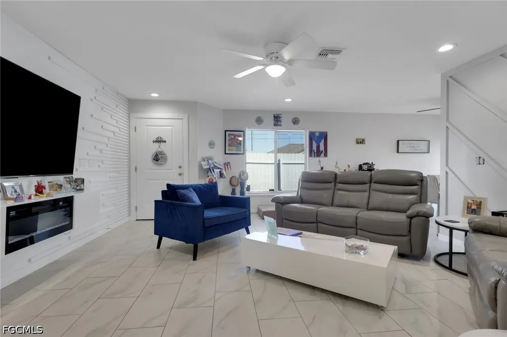 617/619 SE 12th Court Cape Coral FL 33990