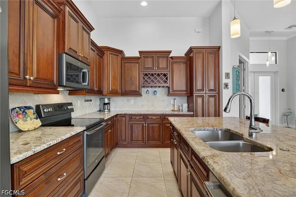 2705 SW 29th Place Cape Coral FL 33914