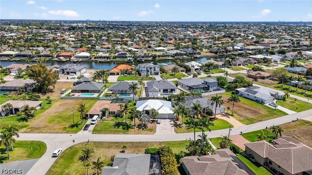 2705 SW 29th Place Cape Coral FL 33914