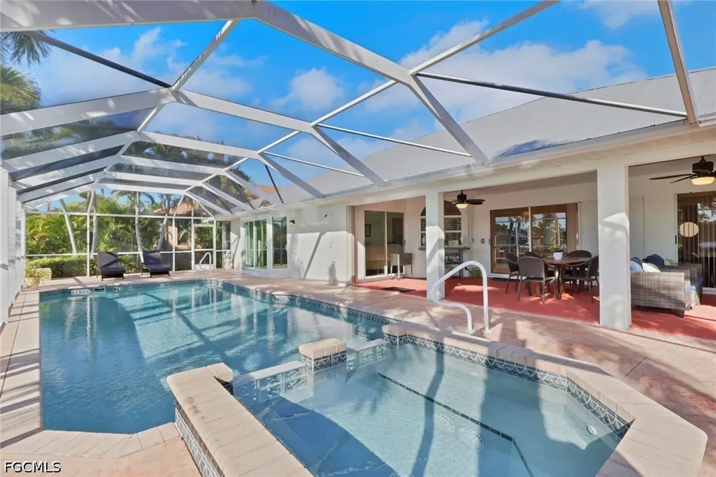 2562 SW 27th Place Cape Coral FL 33914