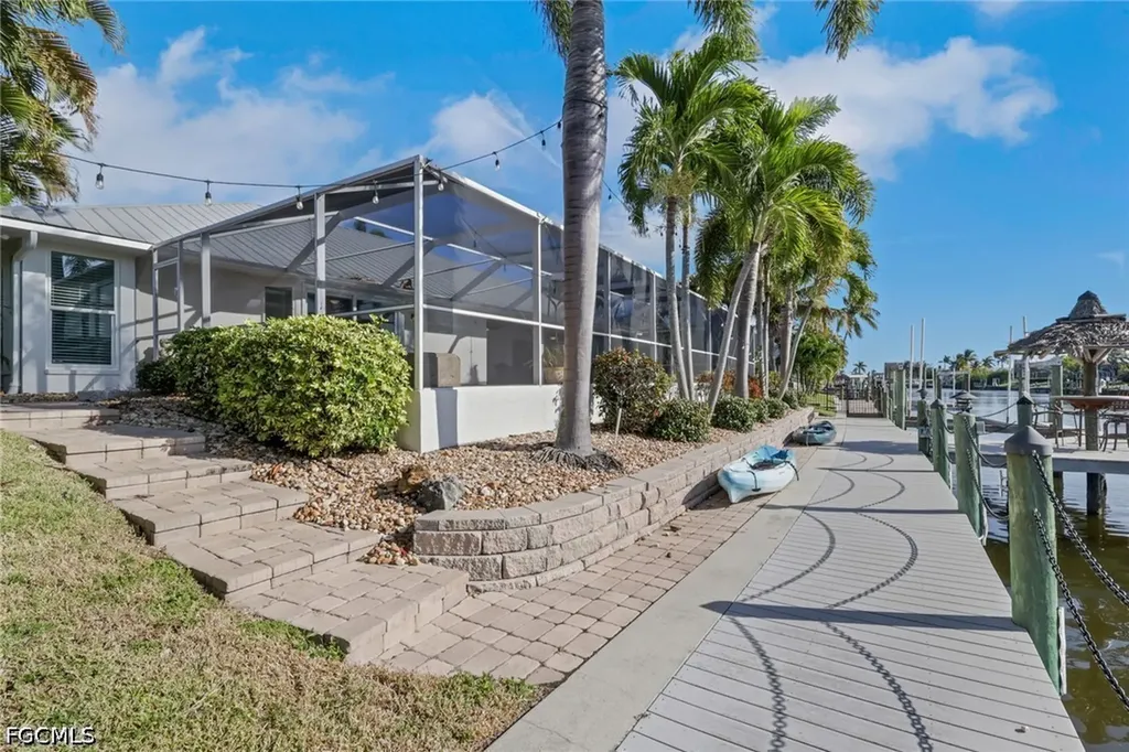 2562 SW 27th Place Cape Coral FL 33914