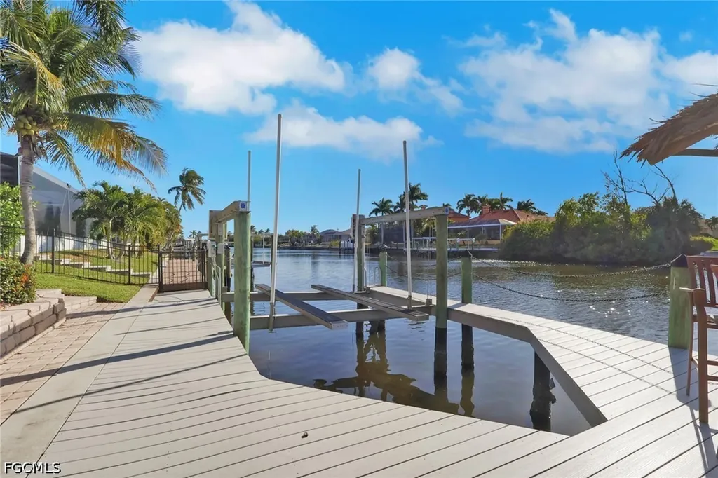2562 SW 27th Place Cape Coral FL 33914