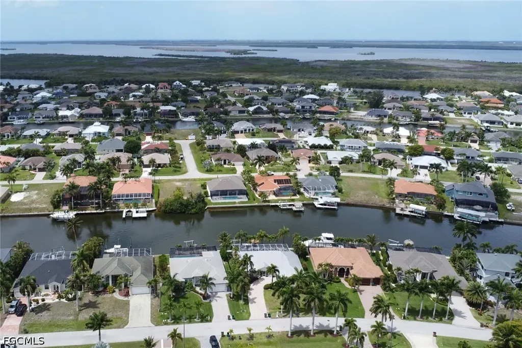 2562 SW 27th Place Cape Coral FL 33914