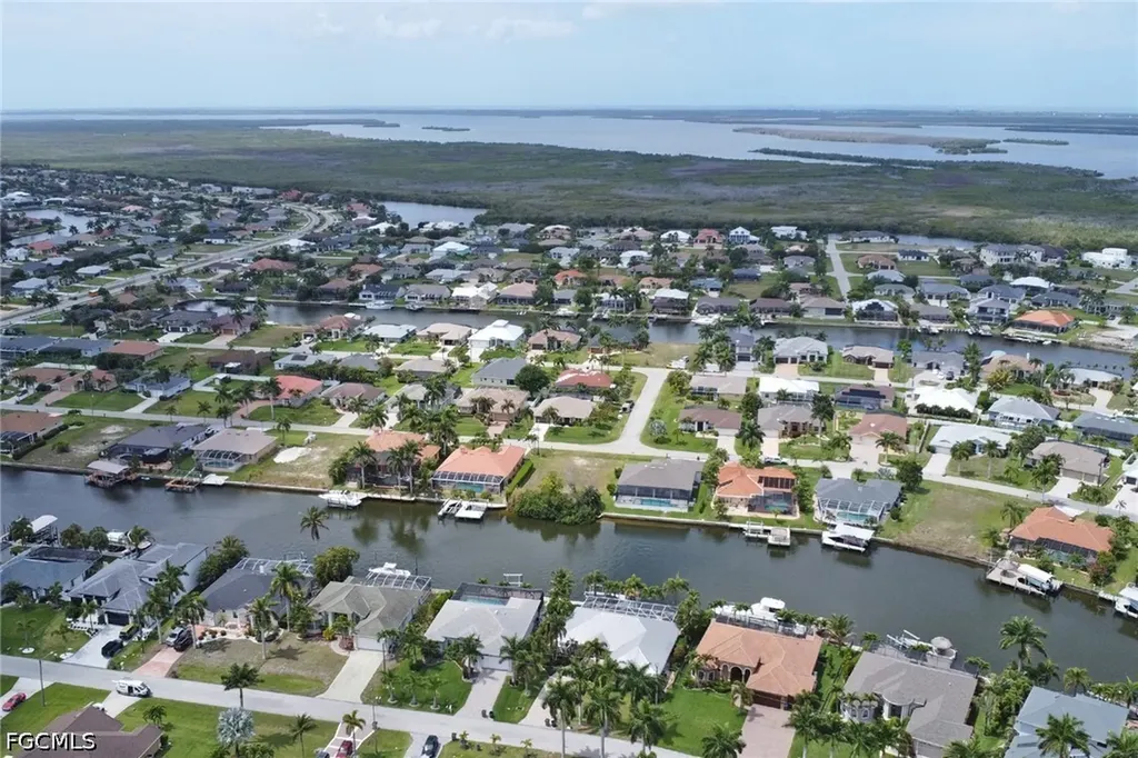 2562 SW 27th Place Cape Coral FL 33914