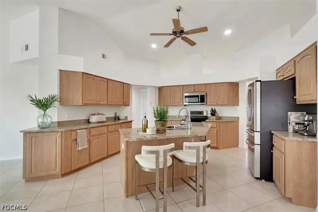 2562 SW 27th Place Cape Coral FL 33914