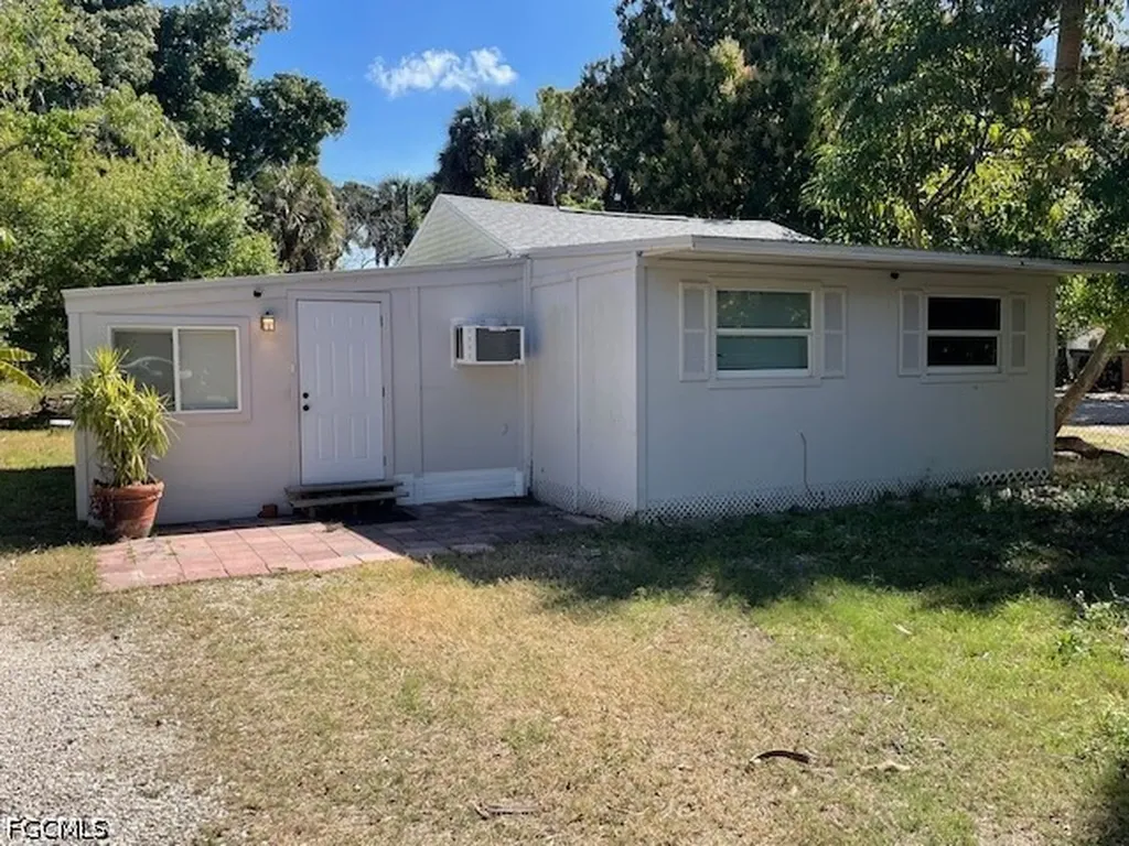 215 Delray Avenue Fort Myers FL 33905