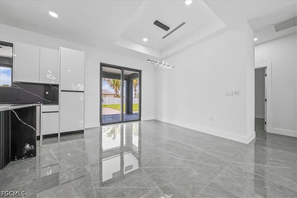 100 SW 17th Place Cape Coral FL 33991
