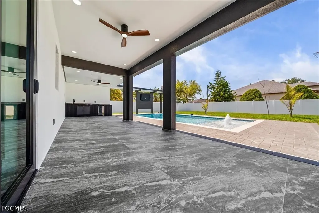 100 SW 17th Place Cape Coral FL 33991
