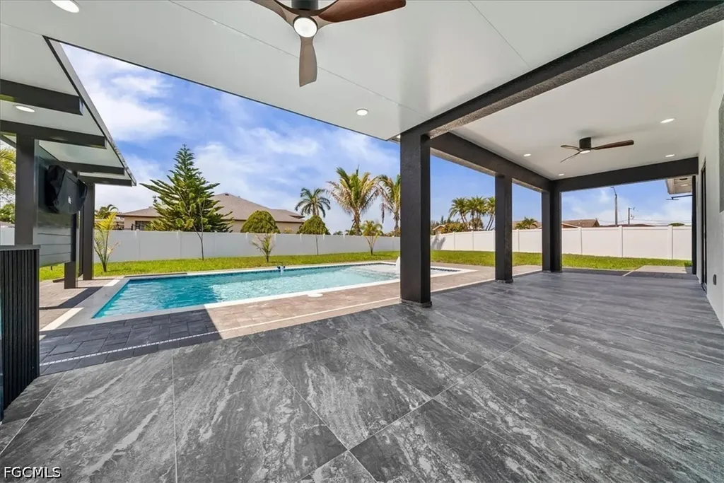 100 SW 17th Place Cape Coral FL 33991