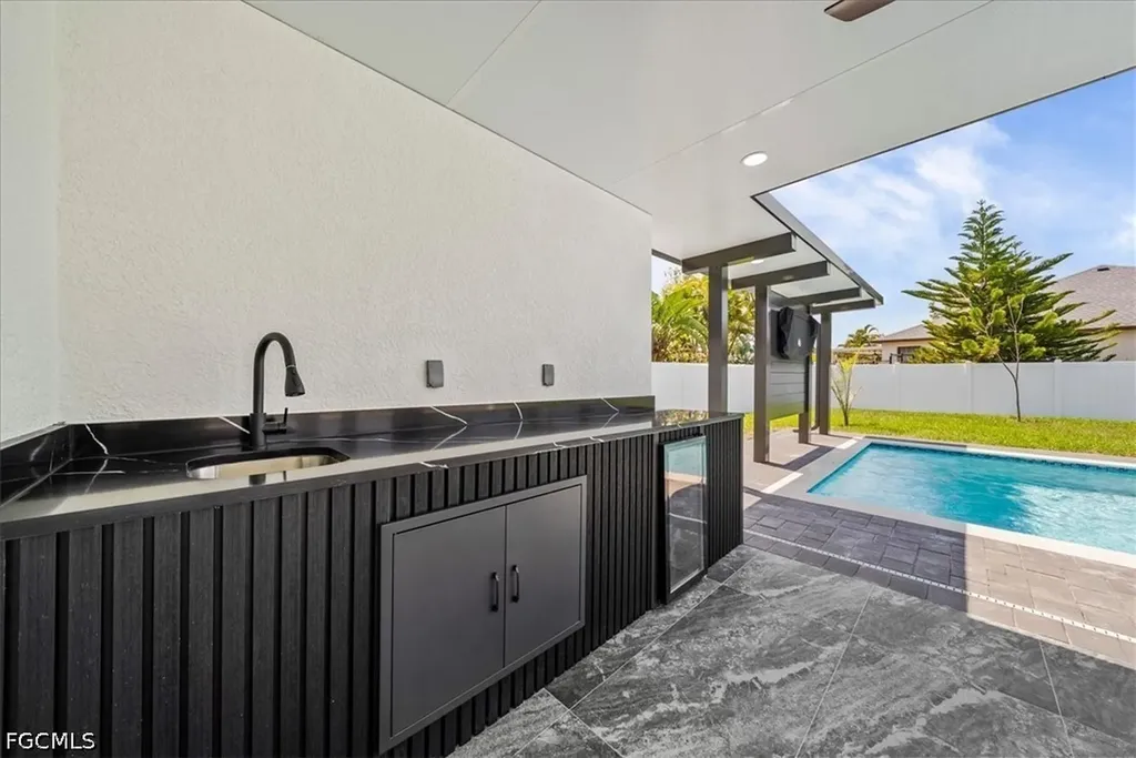 100 SW 17th Place Cape Coral FL 33991