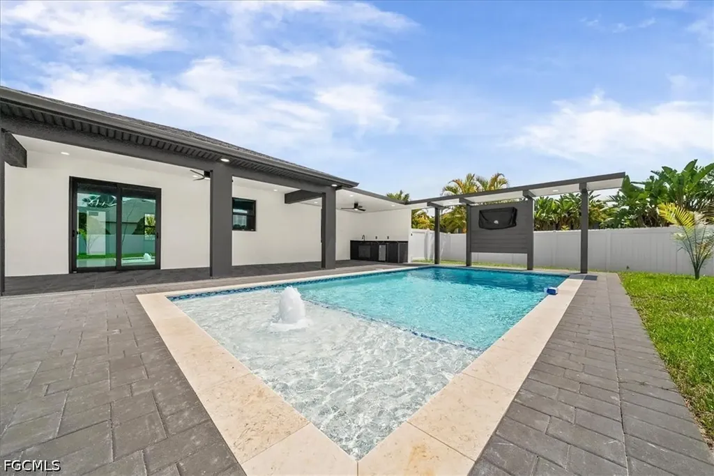 100 SW 17th Place Cape Coral FL 33991