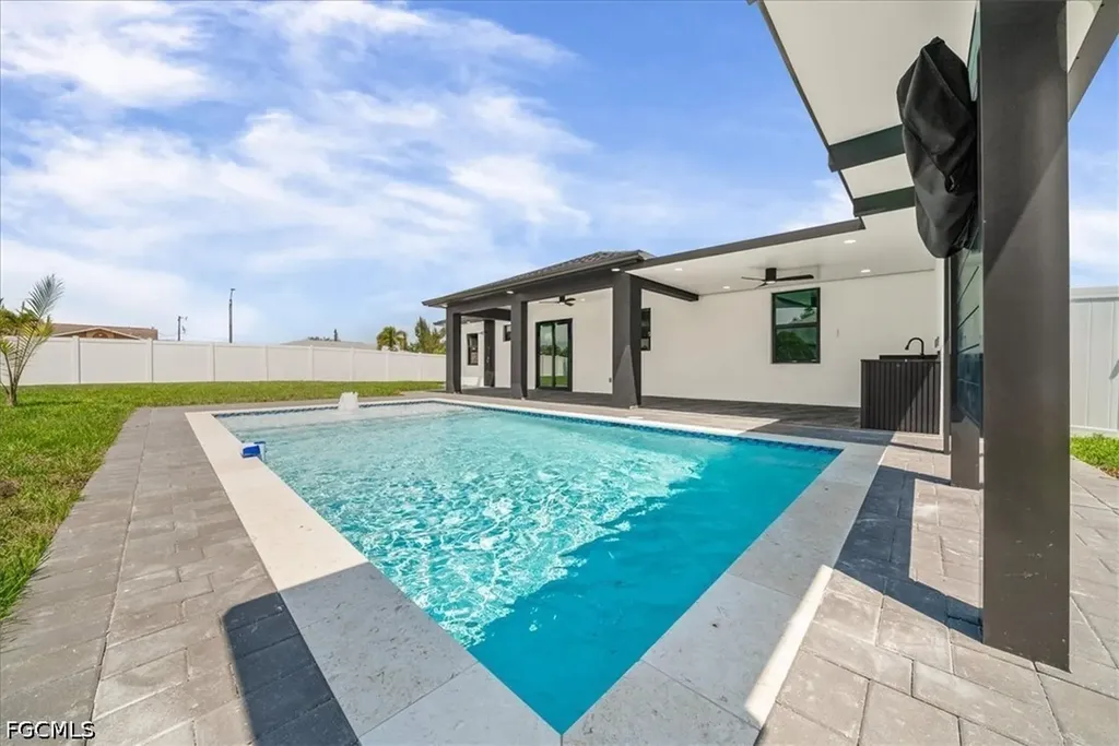 100 SW 17th Place Cape Coral FL 33991