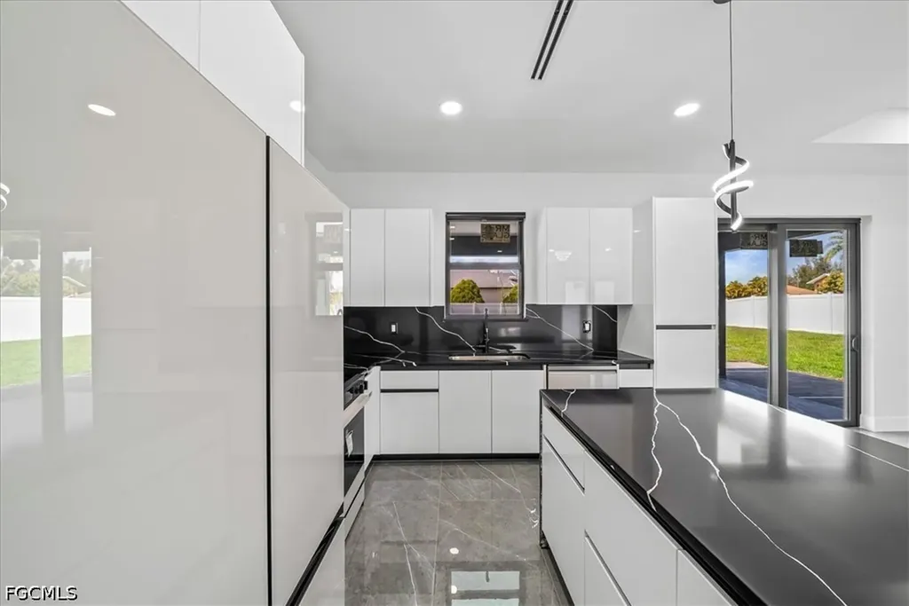 100 SW 17th Place Cape Coral FL 33991