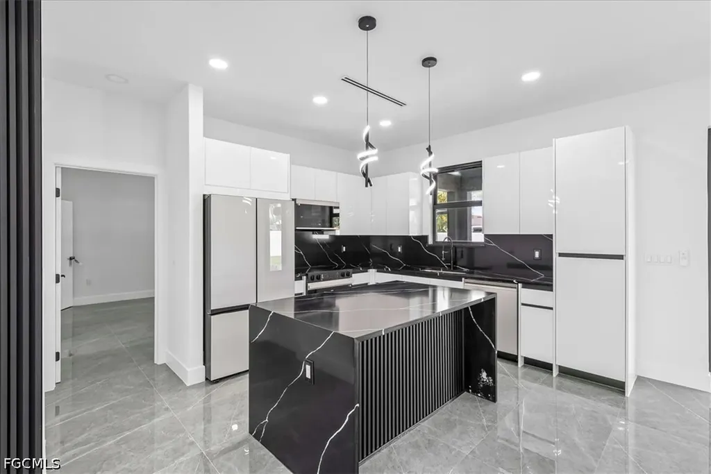 100 SW 17th Place Cape Coral FL 33991