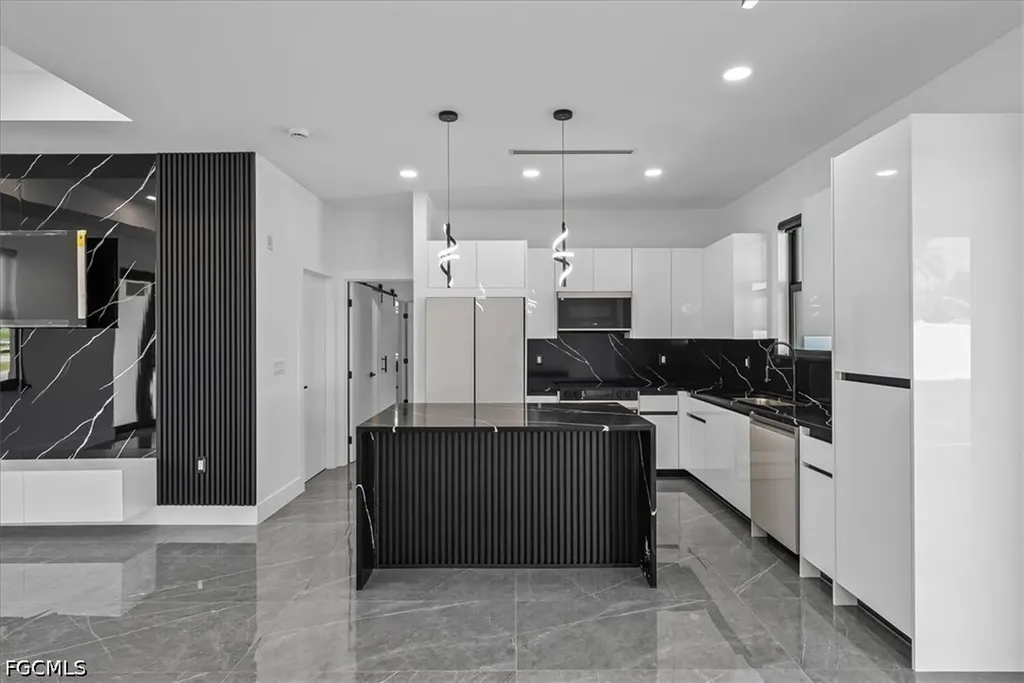 100 SW 17th Place Cape Coral FL 33991