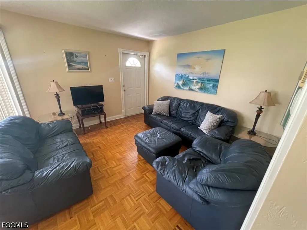 10 Tangelo Court Lehigh Acres FL 33936