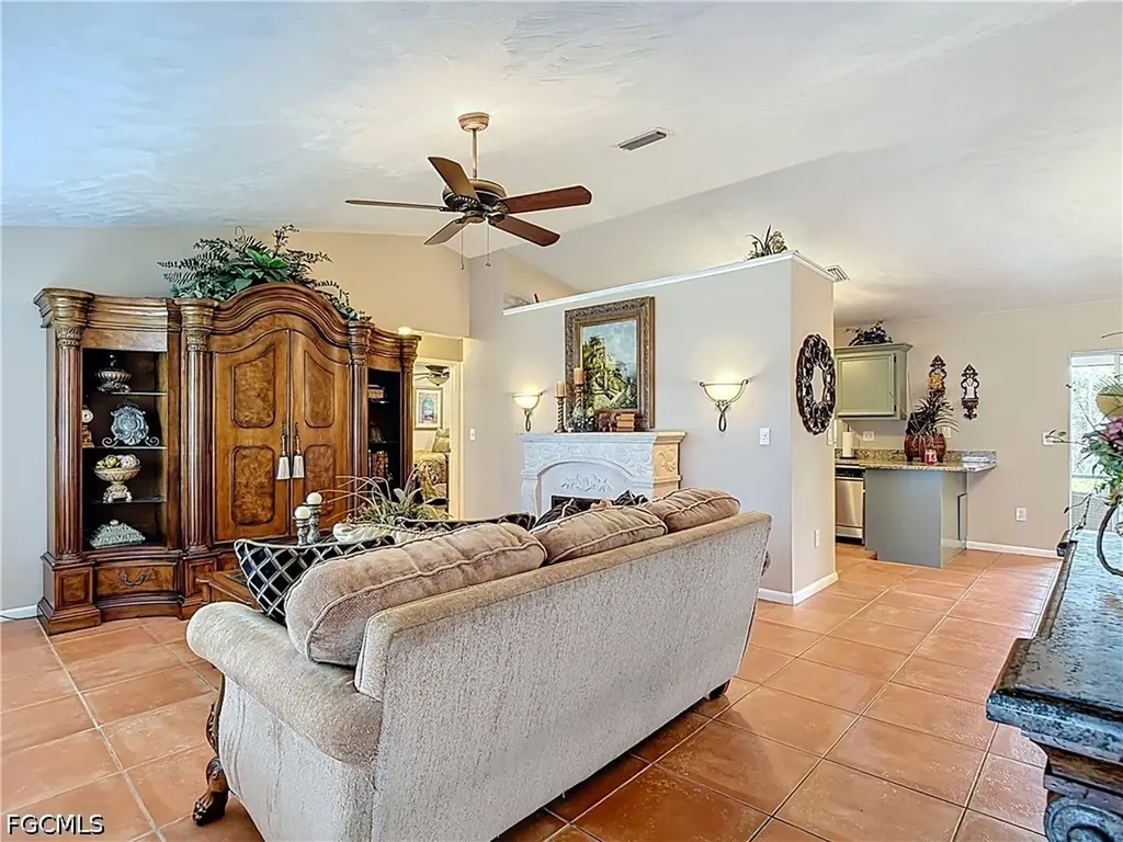 1405 SW 5th Place Cape Coral FL 33991