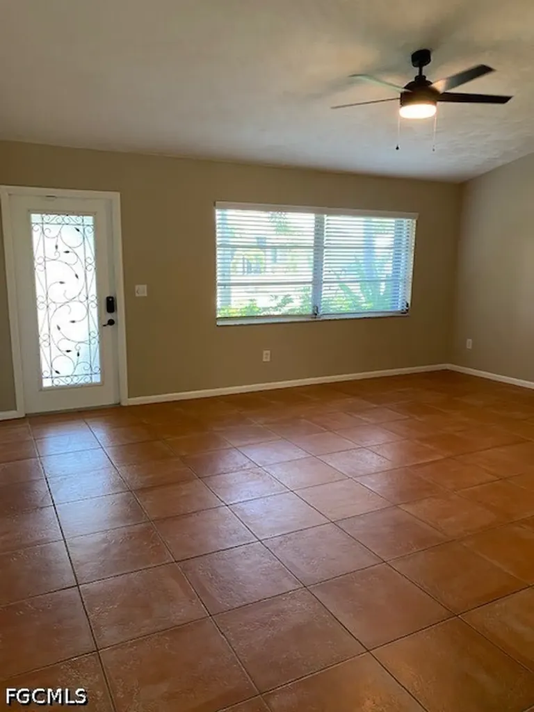 1405 SW 5th Place Cape Coral FL 33991