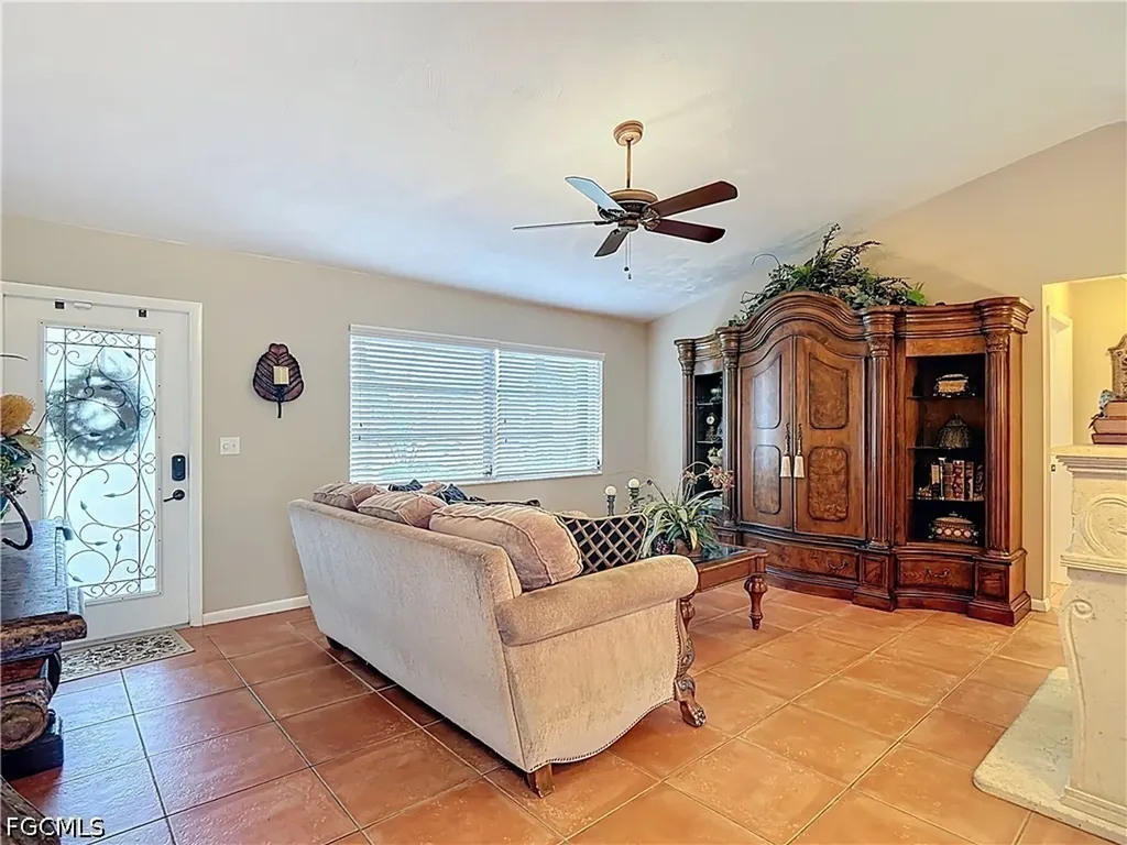 1405 SW 5th Place Cape Coral FL 33991