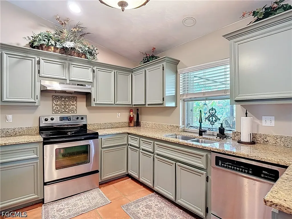 1405 SW 5th Place Cape Coral FL 33991
