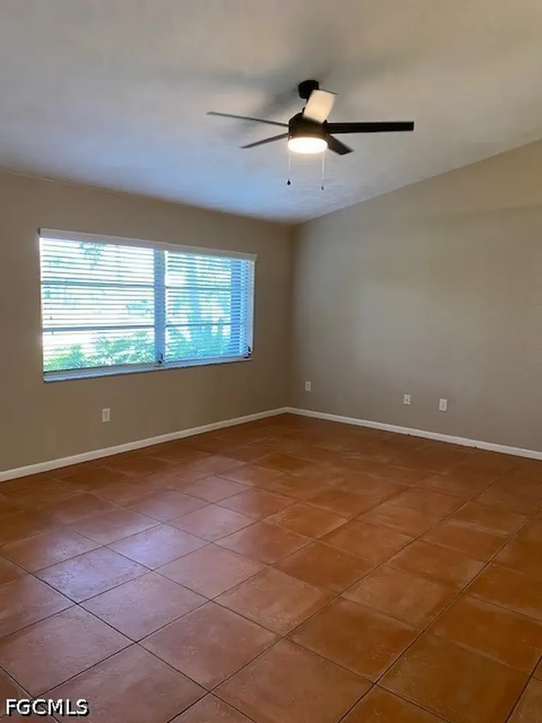 1405 SW 5th Place Cape Coral FL 33991