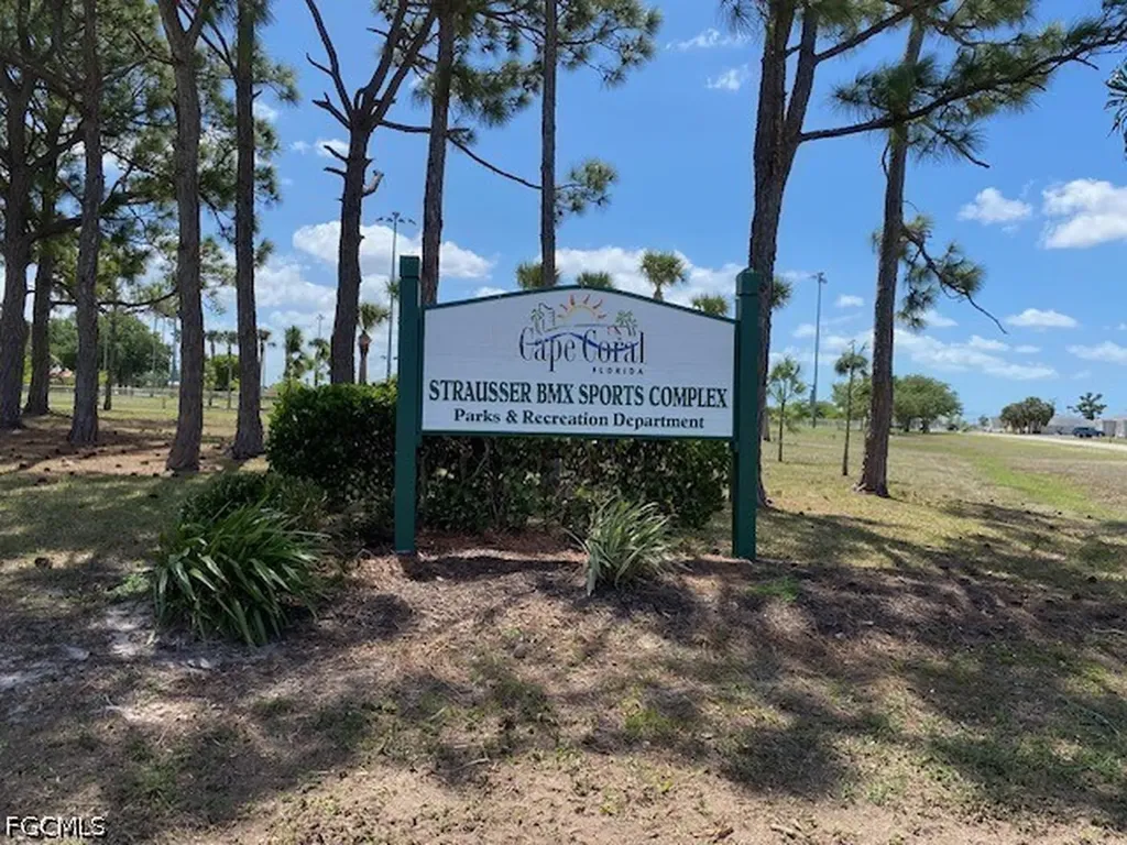 1405 SW 5th Place Cape Coral FL 33991