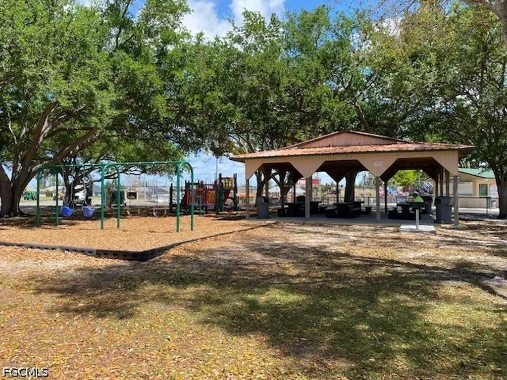 1405 SW 5th Place Cape Coral FL 33991