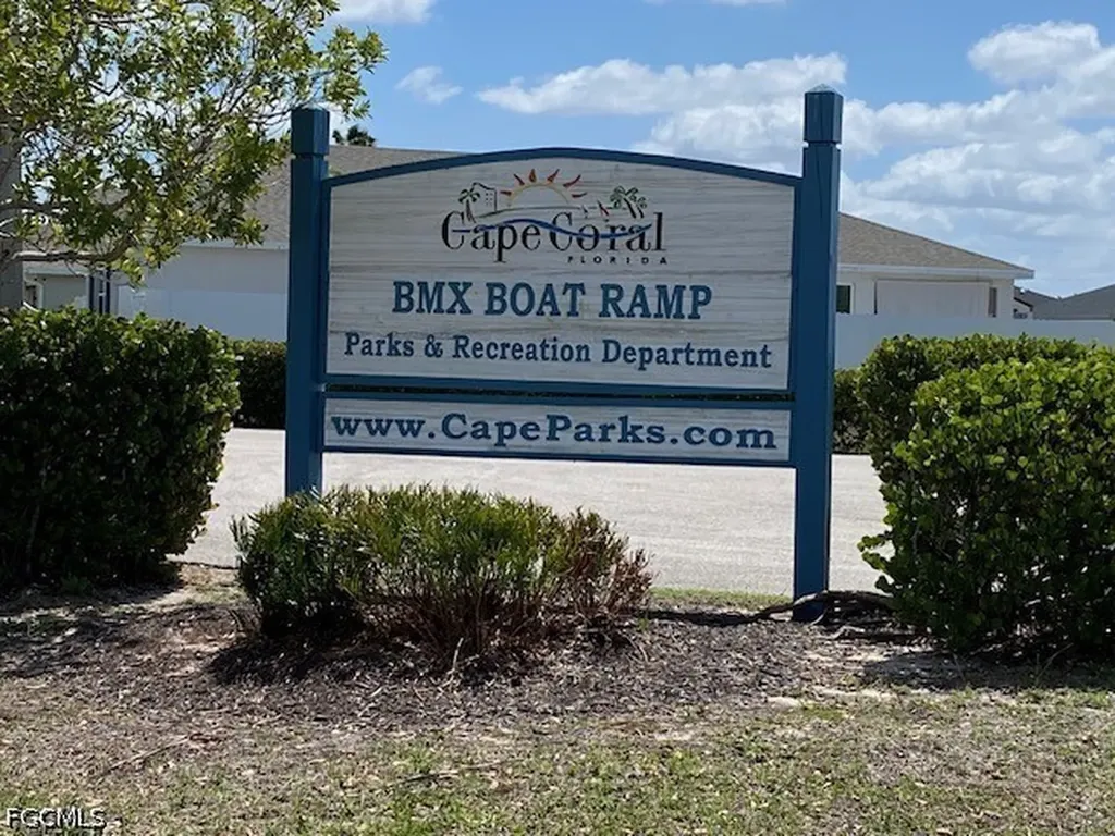 1405 SW 5th Place Cape Coral FL 33991