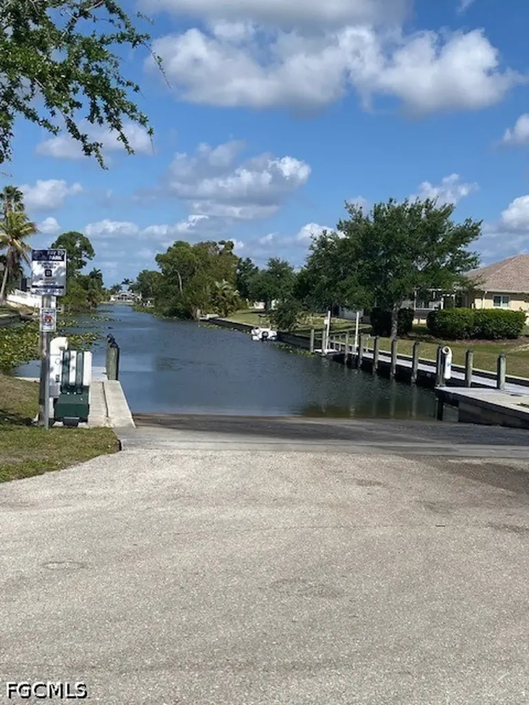 1405 SW 5th Place Cape Coral FL 33991