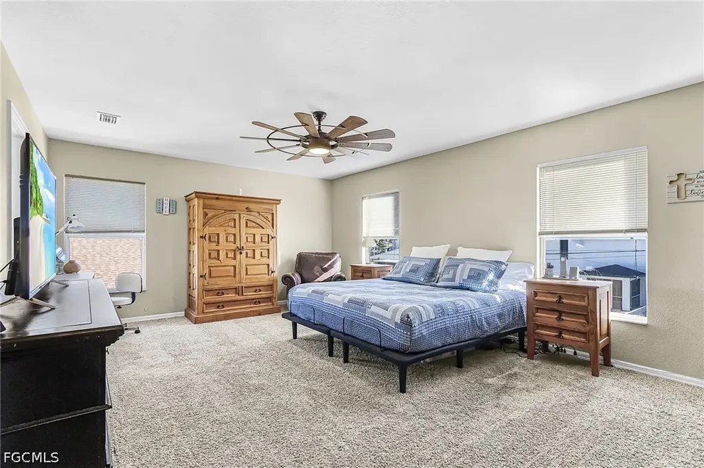 1422 NE 9th Terrace Cape Coral FL 33909