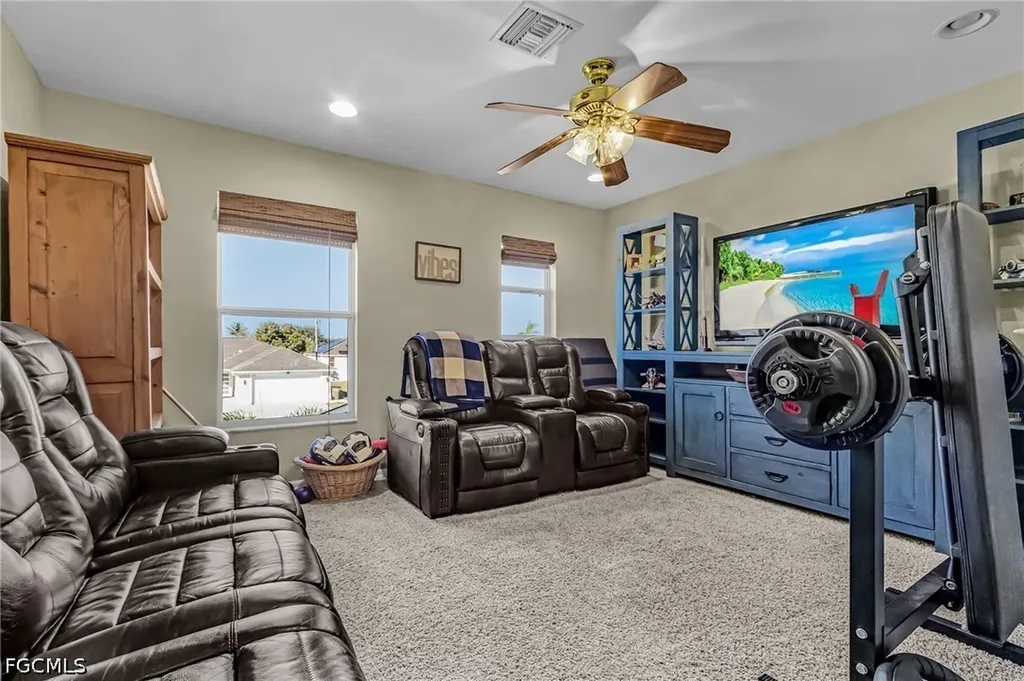 1422 NE 9th Terrace Cape Coral FL 33909