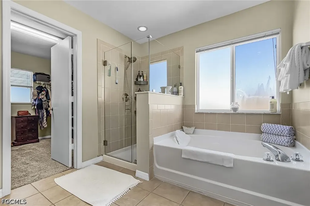1422 NE 9th Terrace Cape Coral FL 33909