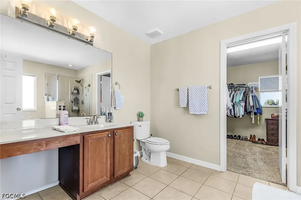 1422 NE 9th Terrace Cape Coral FL 33909