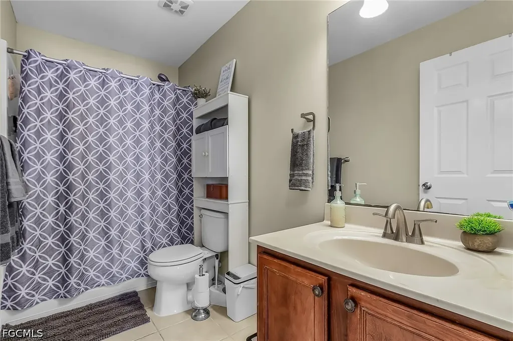 1422 NE 9th Terrace Cape Coral FL 33909
