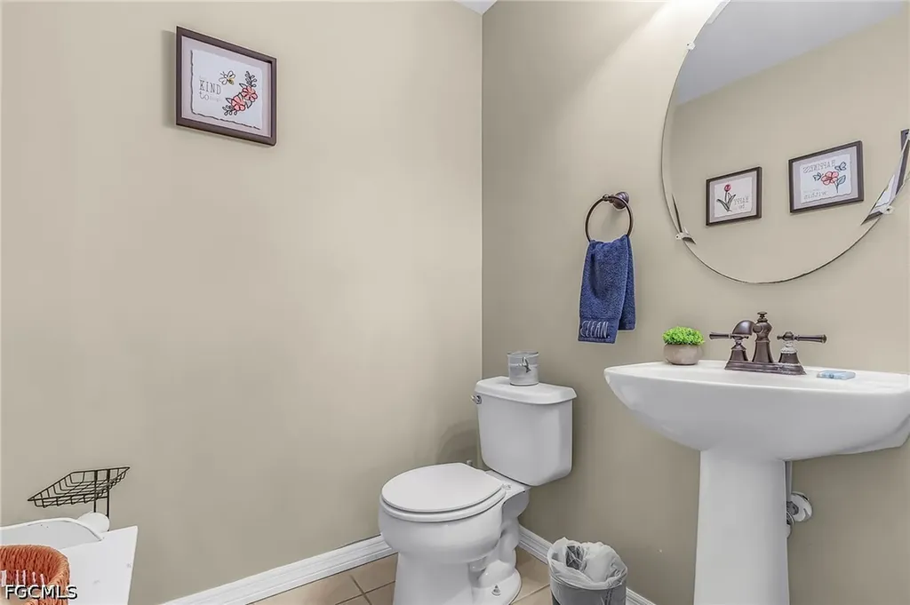 1422 NE 9th Terrace Cape Coral FL 33909
