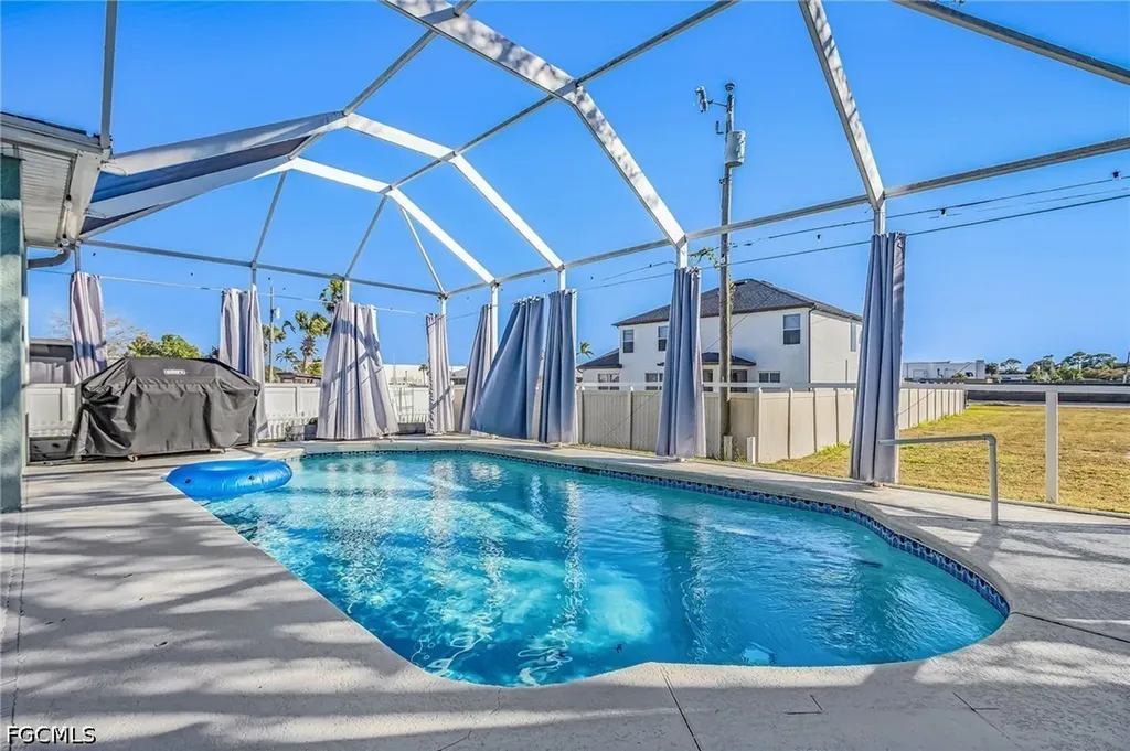 1422 NE 9th Terrace Cape Coral FL 33909